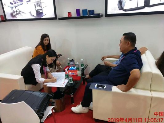 Mesin Pembuat Kotak Perhiasan Kaku Untuk Pembentukan Kotak Dengan Pengoperasian Mudah Untuk Pabrik Pelanggan Turki