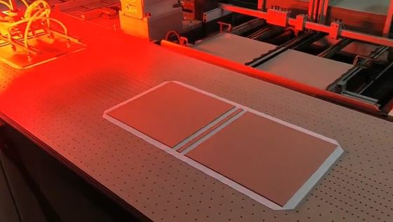 Box Hard Cover Positioning Machine 1500pcs / h kotak hadiah Penyesuaian Waktu Singkat