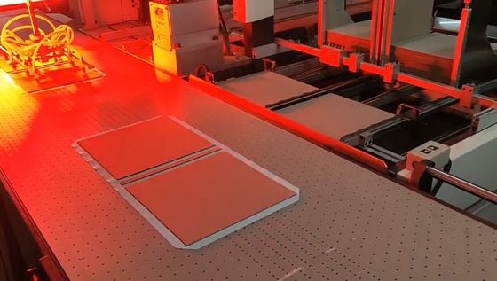 Sistem Aplikasi Lem Semi Otomatis Untuk Kotak Kekuatan Hard Cover Making Line